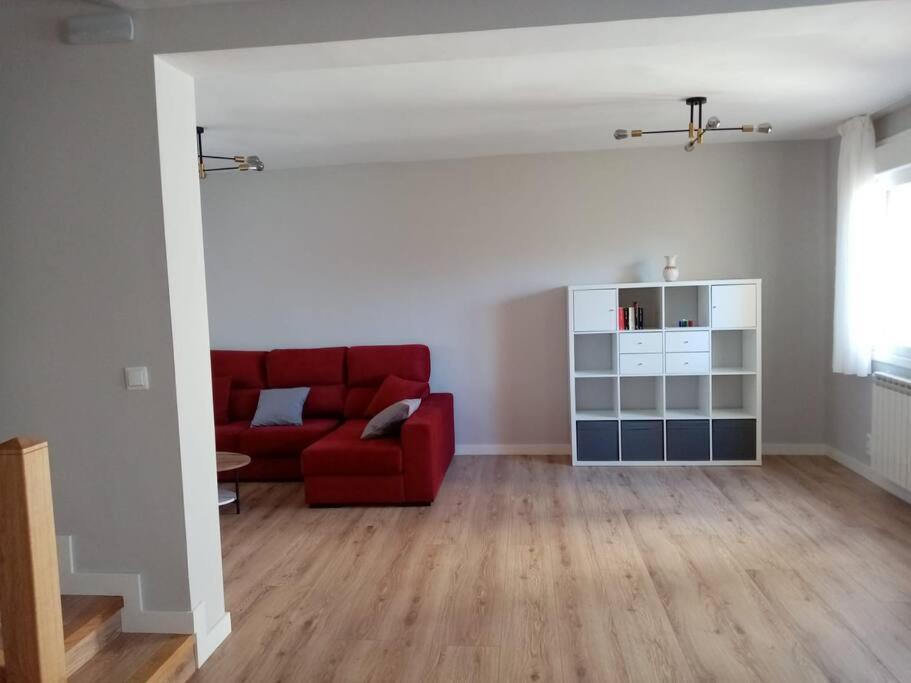 Casa Julio, Bonita Casa Comoda Y Espaciosa, Totalmente Reformada Con Terraza Y Jardin Privado Riezu Exterior foto