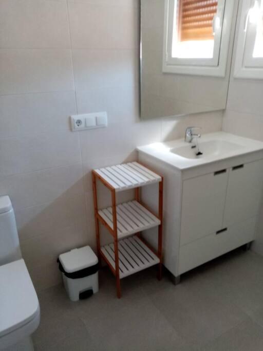 Casa Julio, Bonita Casa Comoda Y Espaciosa, Totalmente Reformada Con Terraza Y Jardin Privado Riezu Exterior foto