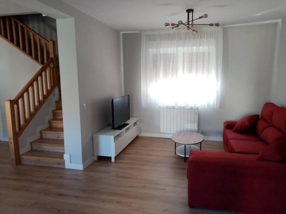 Casa Julio, Bonita Casa Comoda Y Espaciosa, Totalmente Reformada Con Terraza Y Jardin Privado Riezu Exterior foto